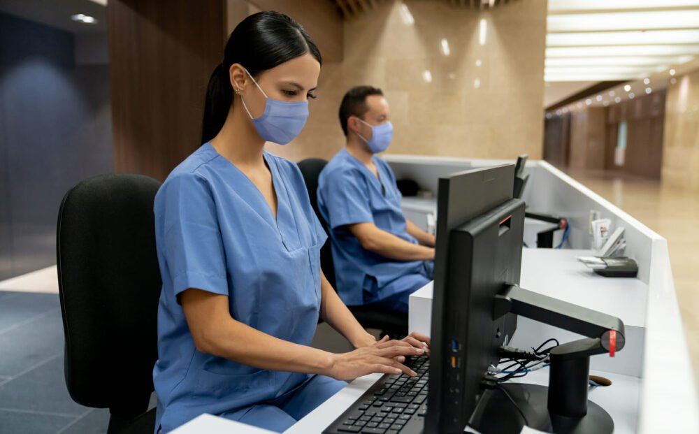 Masked-Receptionist-Hospital_G_1298407423